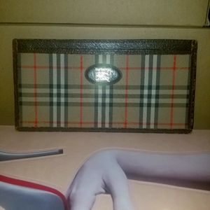 Burberry wallet/ bill holder